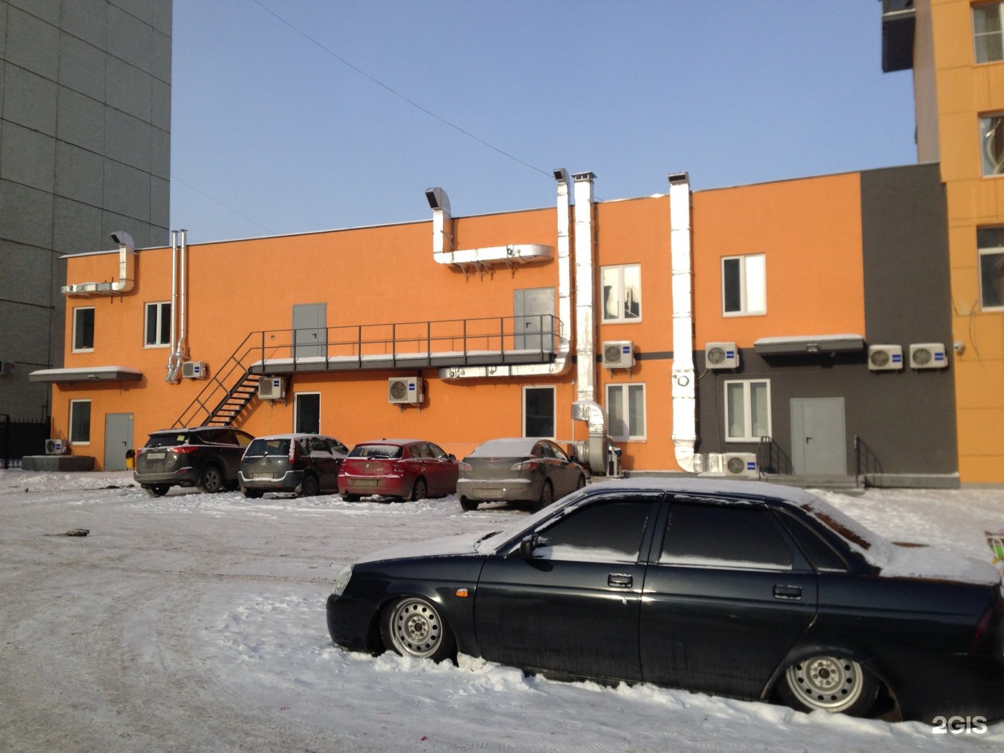 Кафе черника челябинск. Ул королева 33 луганск. Королева 33. Королева 33 1. Королева 33.