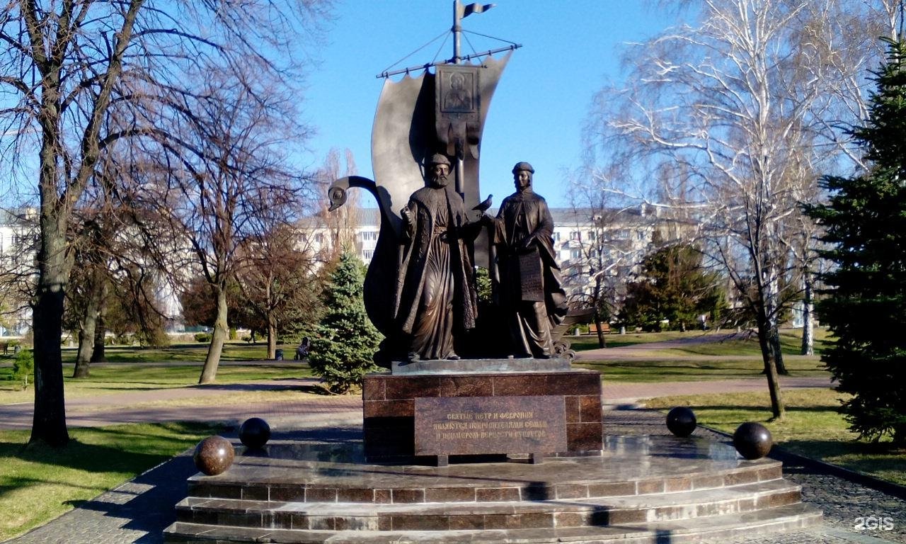 Городской памятник. Памятник Петру и Февронии Самара. Памятник Петру и Февронии Муромским в Самаре. Пётр и Феврония в Самаре. Памятник Петру и Февронии в Краснодаре.