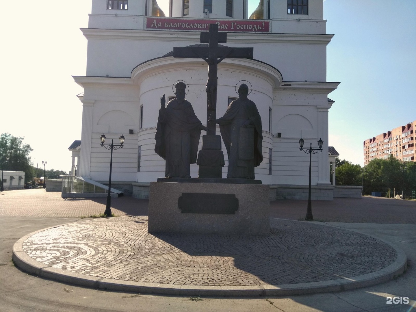 памятник на славянской площади в москве кириллу и мефодию