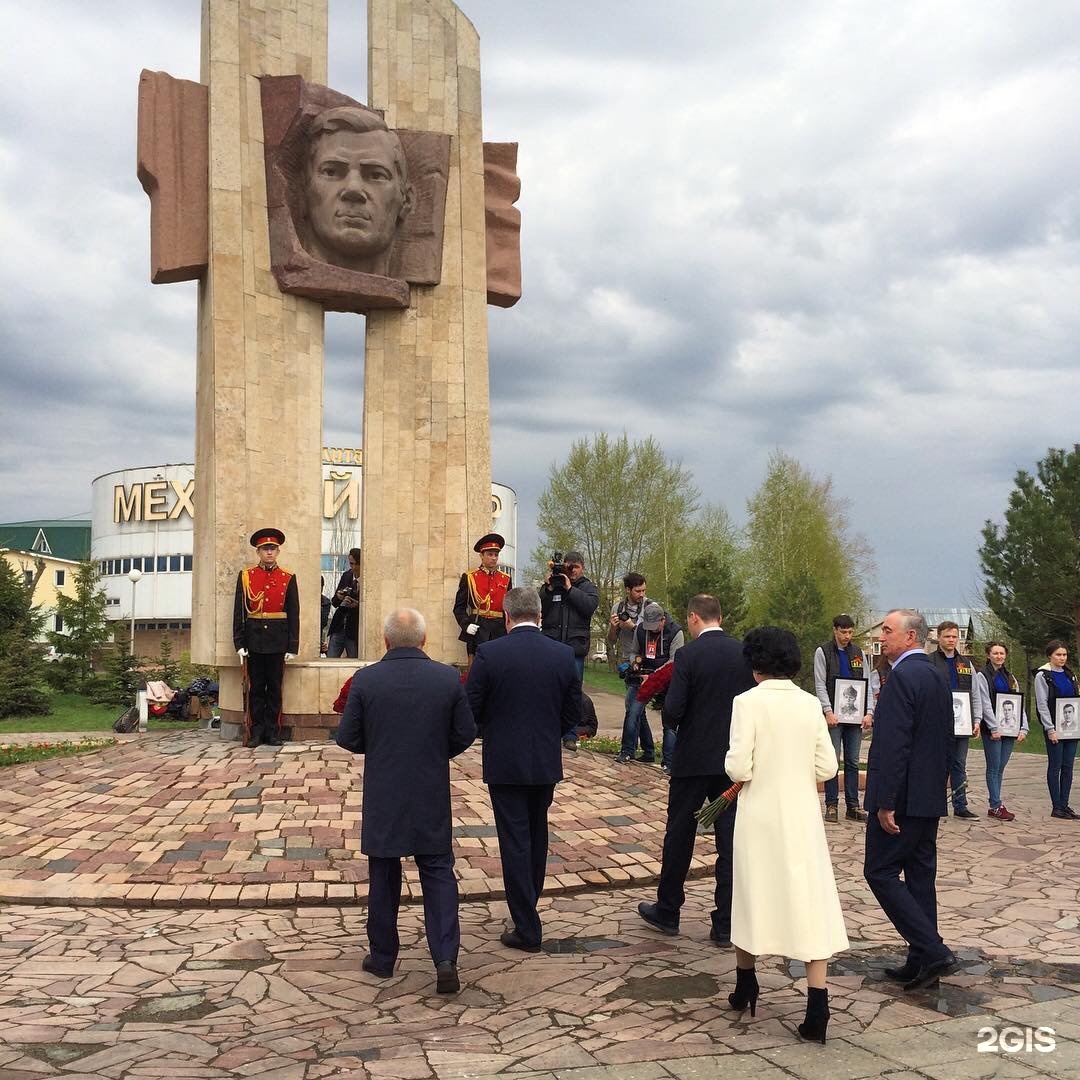 Джалиль набережные челны. Мемориальный комплекс Мусы Джалиля Набережные Челны. Памятник Мусы Джалиля Набережные Челны. Сквер Мусы Джалиля Набережные Челны. Памятник Мусе Джалилю Набережные Челны.