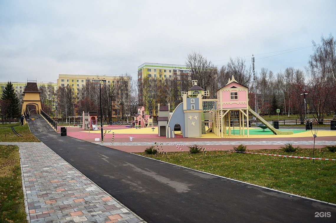 Велики ни. Автогородок парк Нижнекамск. Парк Великий Нижнекамск. Парк Великов Нижнекамск. Автогородок велики Нижнекамск.