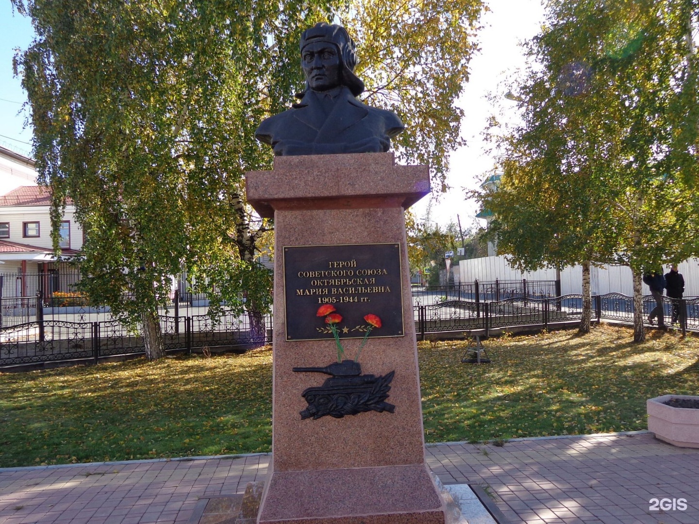 В Томске памятник Октябрьской