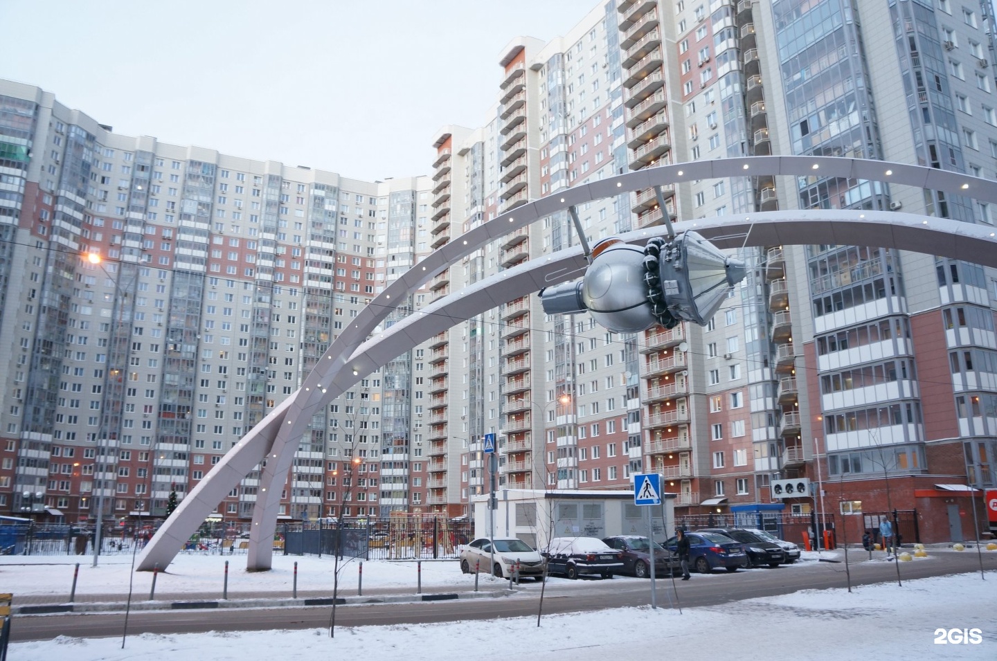 Бульвар космонавтов. Изумрудные холмы, Красногорск, бульвар Космонавтов. Красногорск бульвар Космонавтов д 7. Аллея Космонавтов в изумрудных холмах Красногорск. Изумрудные холмы бульвар Космонавтов 7.