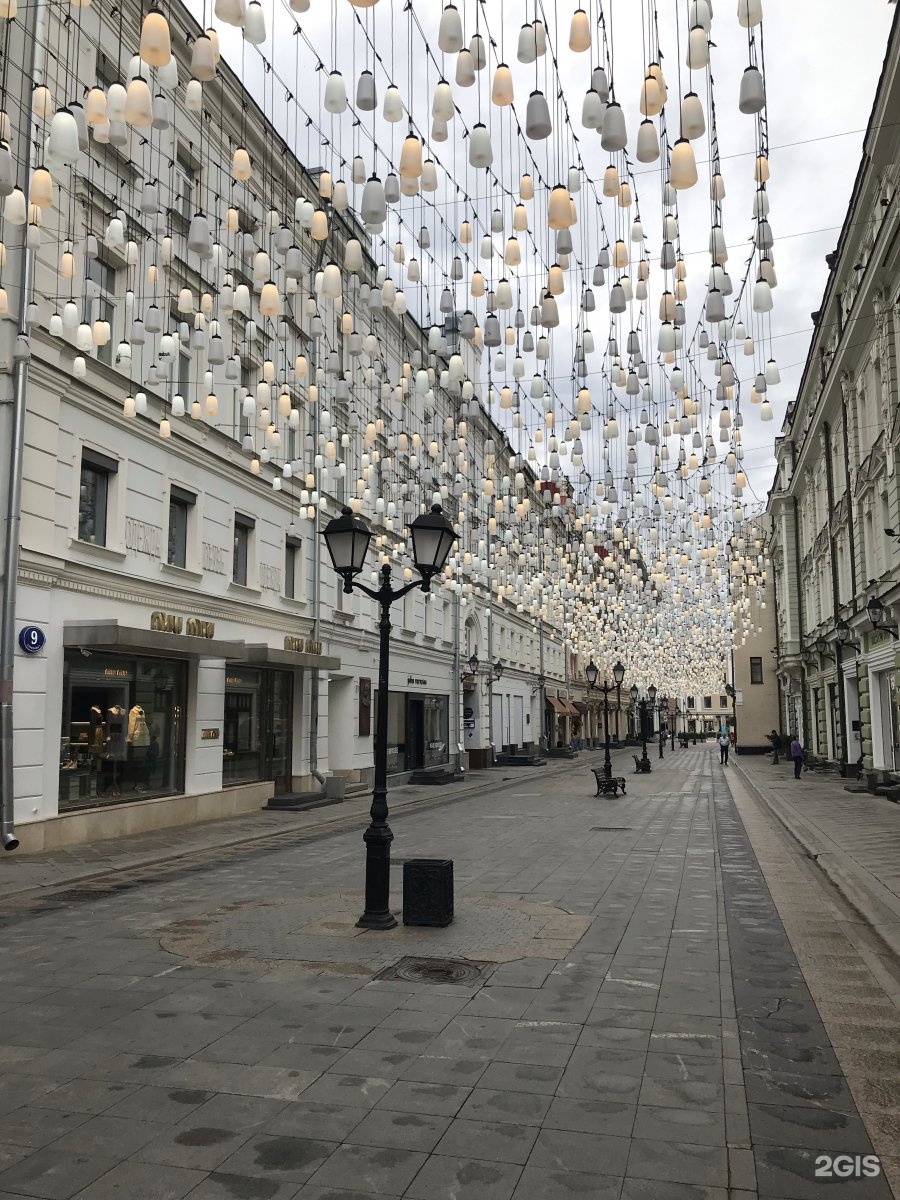 Фото столешникова переулка. Улица Столешников переулок. Столешников переулок Москва. Столешников переулок Гуменюк. Столешников переулок аудиогид.