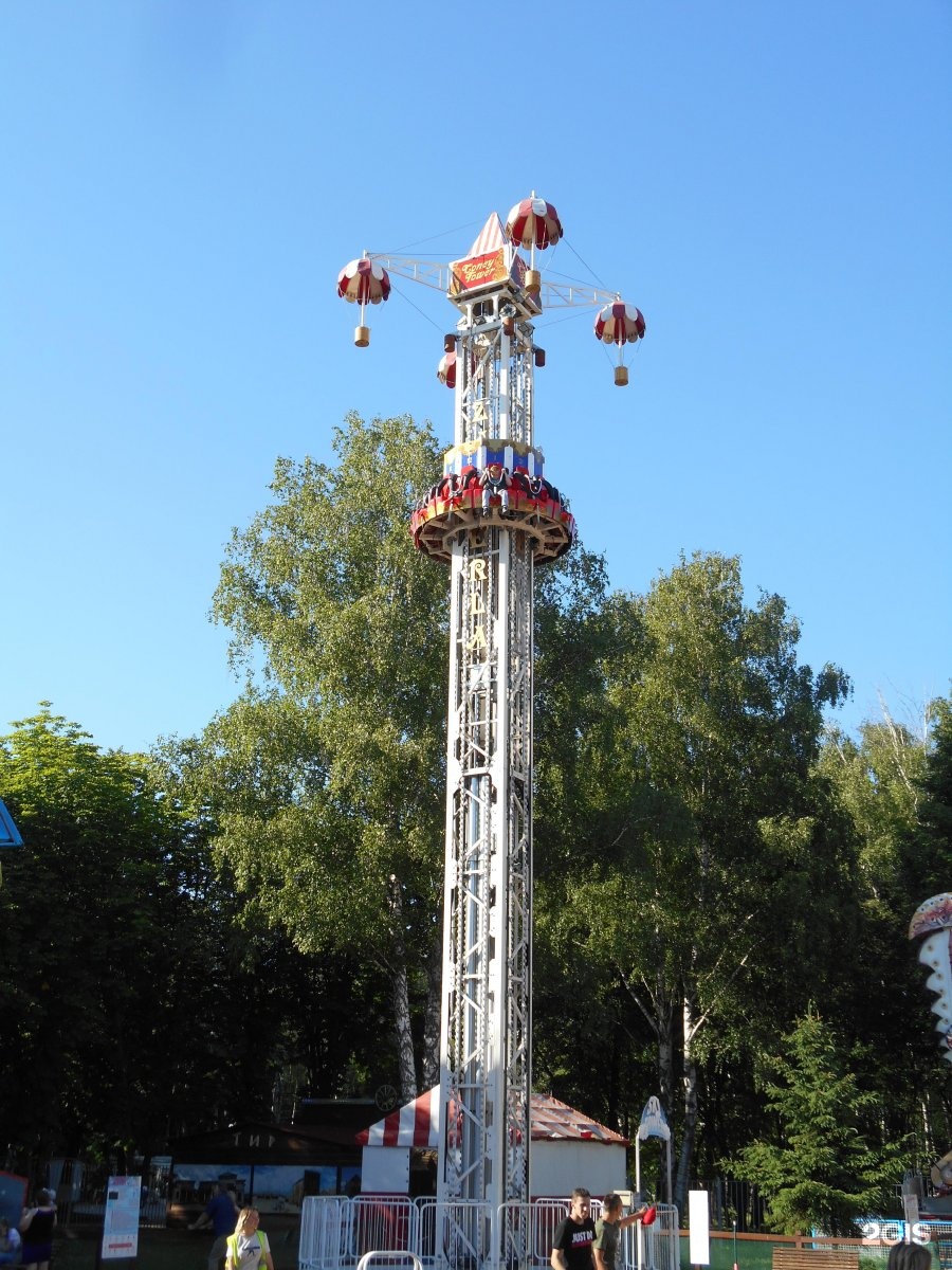 Парк Маяковского аттракцион башня свободного падения