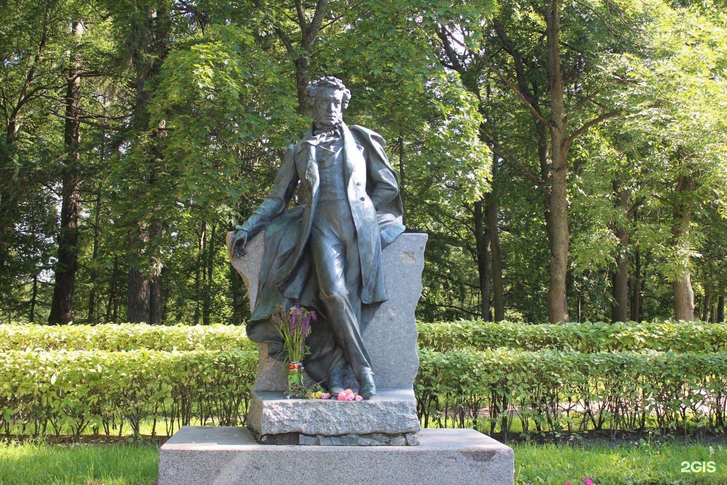 Памятник Пушкину Бах