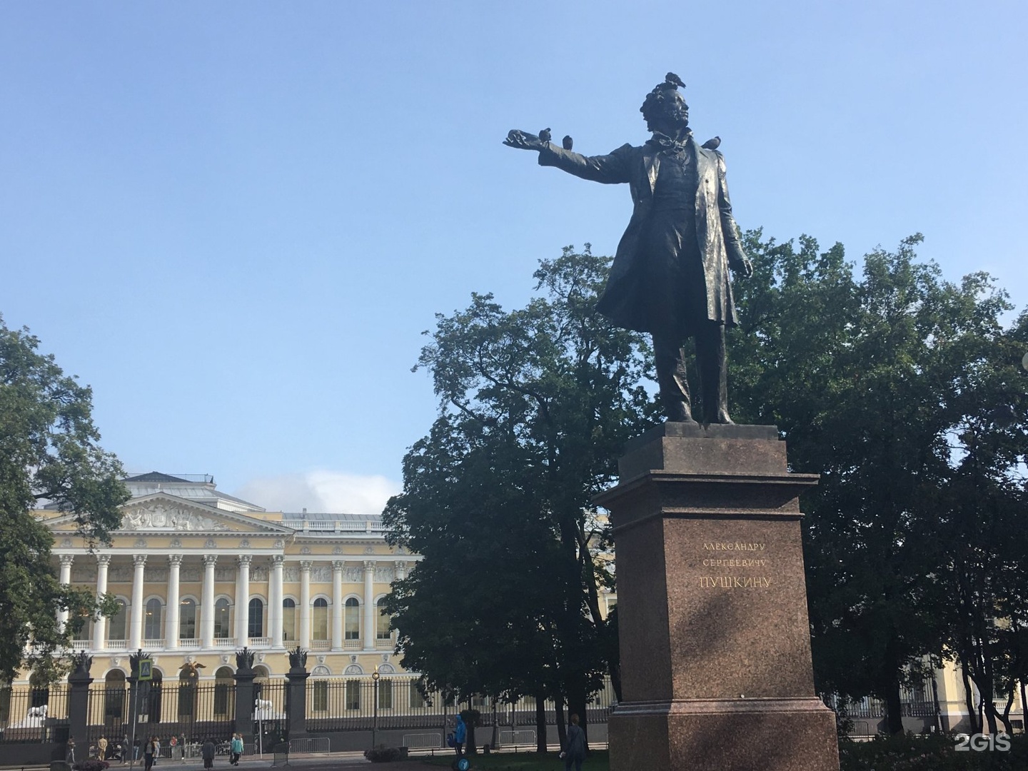 Памятник пушкину спб. Стоящий памятник а.с.Пушкину в Санкт-Петербурге. Памятник Пушкину Питер лето. Архангельское музей памятник а. с. Пушкину.