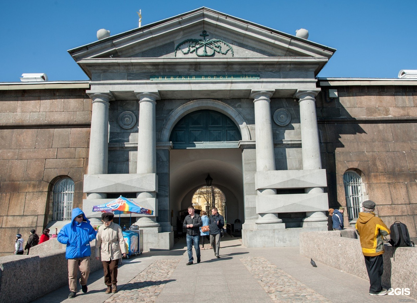 Невские ворота петропавловской крепости фото