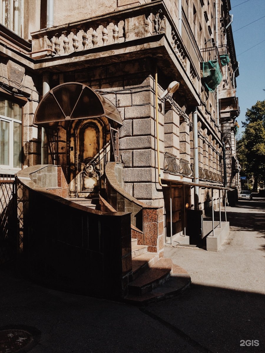 Дворик сен жермен. Садик сен-Жермен в Санкт-Петербурге. Двор сен Жермен на Литейном. Литейный 46 сад сен-Жермен. Садик сен Жермен СПБ.