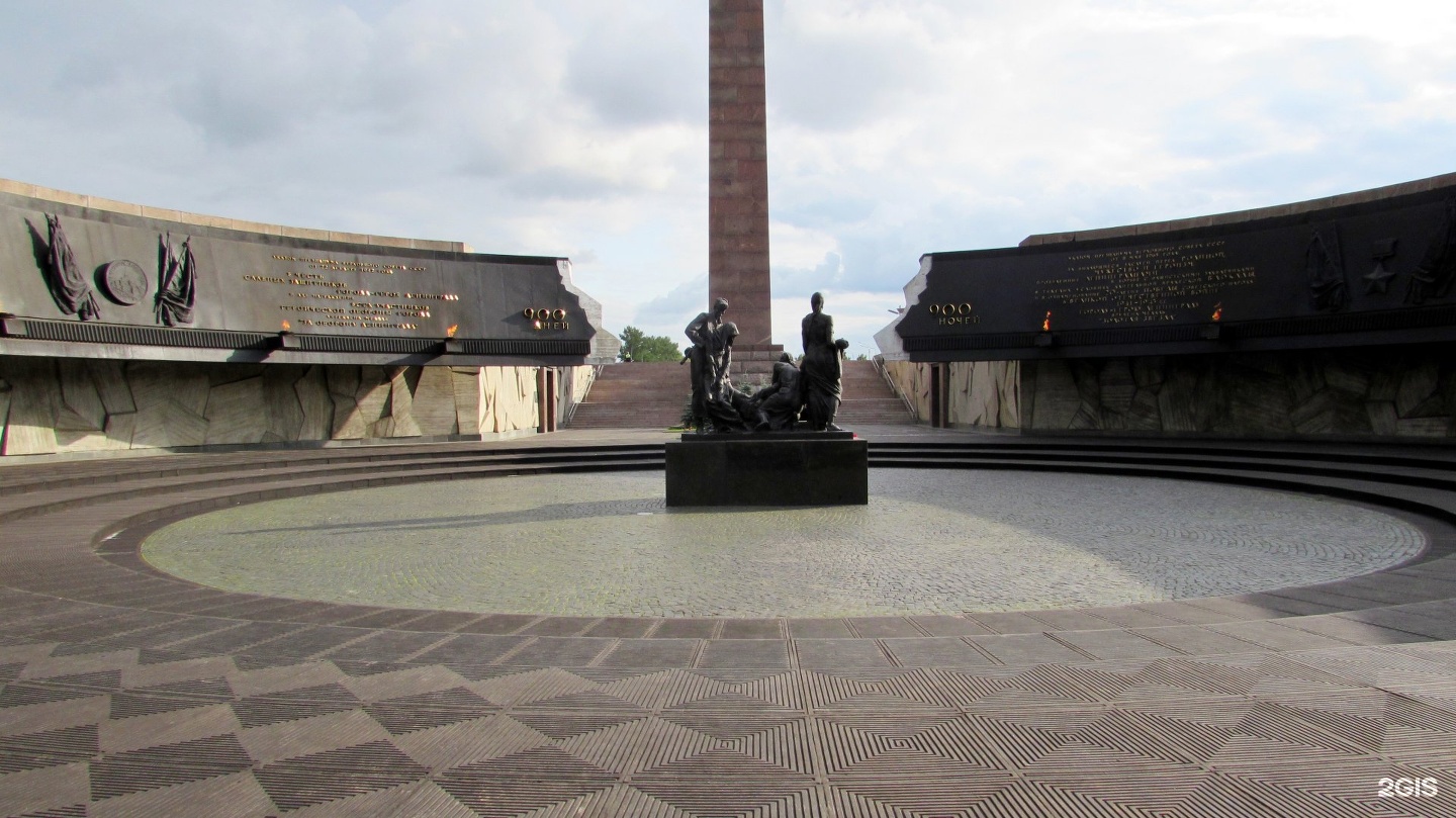 Мемориал на площади победы