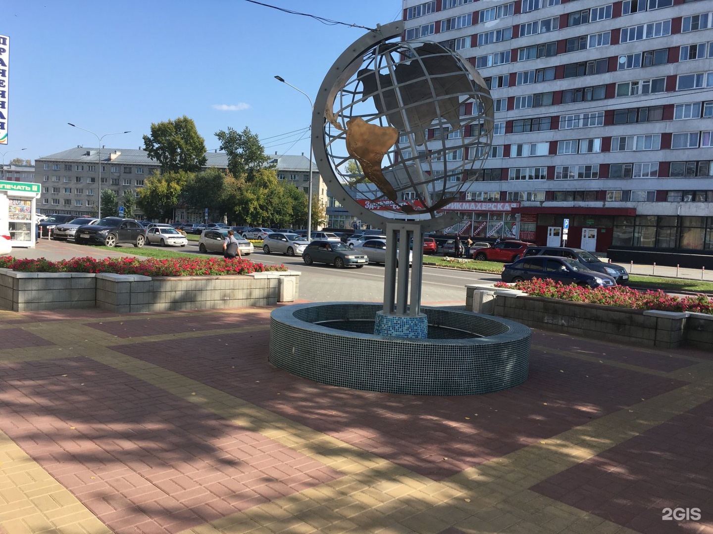 Пазлы в виде старинного глобуса. Барнаул фонтан глобус. Фонтан глобус. Глобус барнаул. Хостел пионер тула.