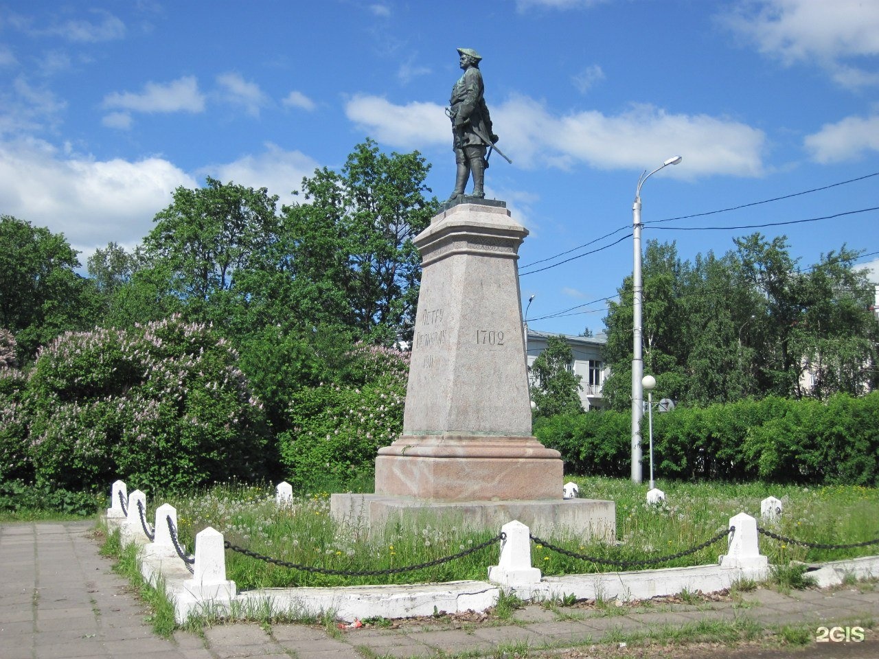 Памятники в архангельском. Памятник Петру i (Архангельск). Памятник Петру в Архангельске. Петр первый памятник в Архангельске. Памятник Петру 1 в Архангельске памятник.