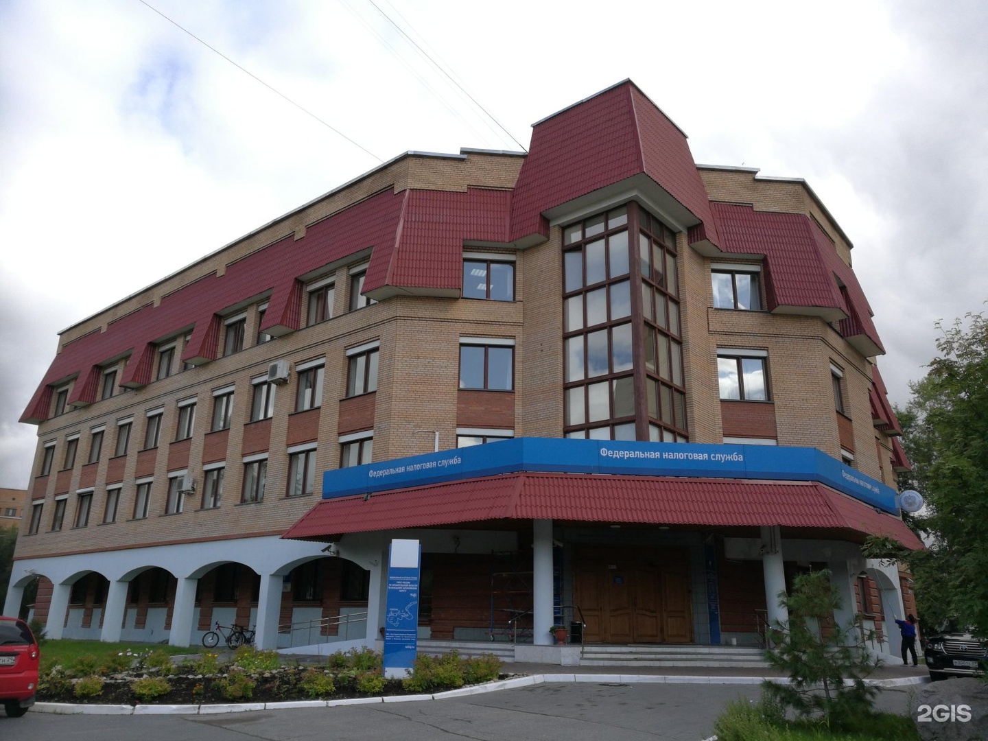 Набережная 32 архангельск. Свободы 33 архангельск. Свободы 33 архангельск. Архангельская 33. Автостоянка в архангельске.