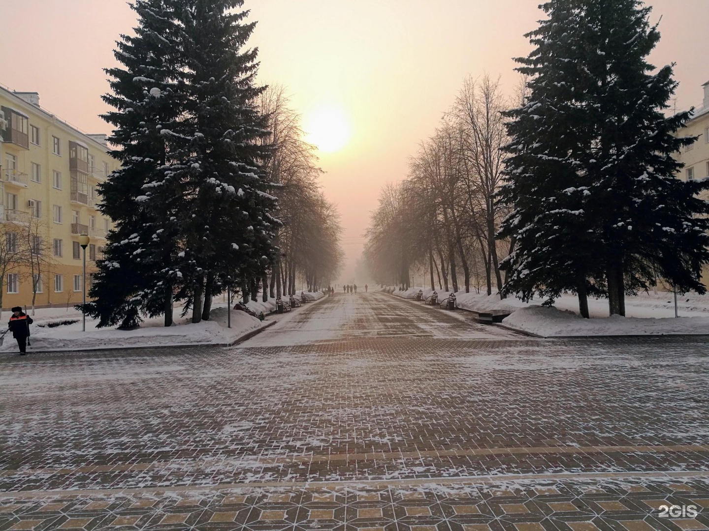 Аллеи кемерово. Аллея Кемерово. Аллея славы Кемерово. Аллея на Южном Кемерово. Кемерово Эстетика города.