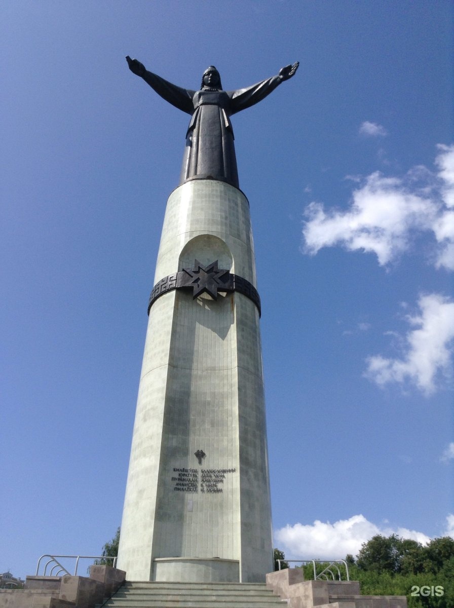 Монумент матери город Чебоксары