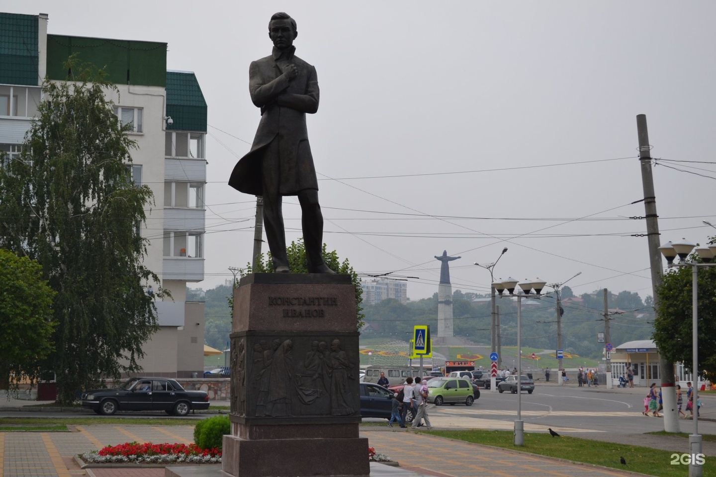 Константин Иванов памятник Чебоксары. Памятник Константину Иванову. Памятник к Иванову в Чебоксарах. Константин Васильевич Иванов памятник в Чебоксарах.