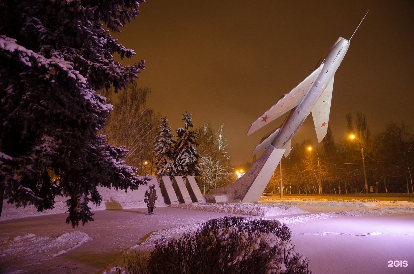 Памятник самолет в Липецке