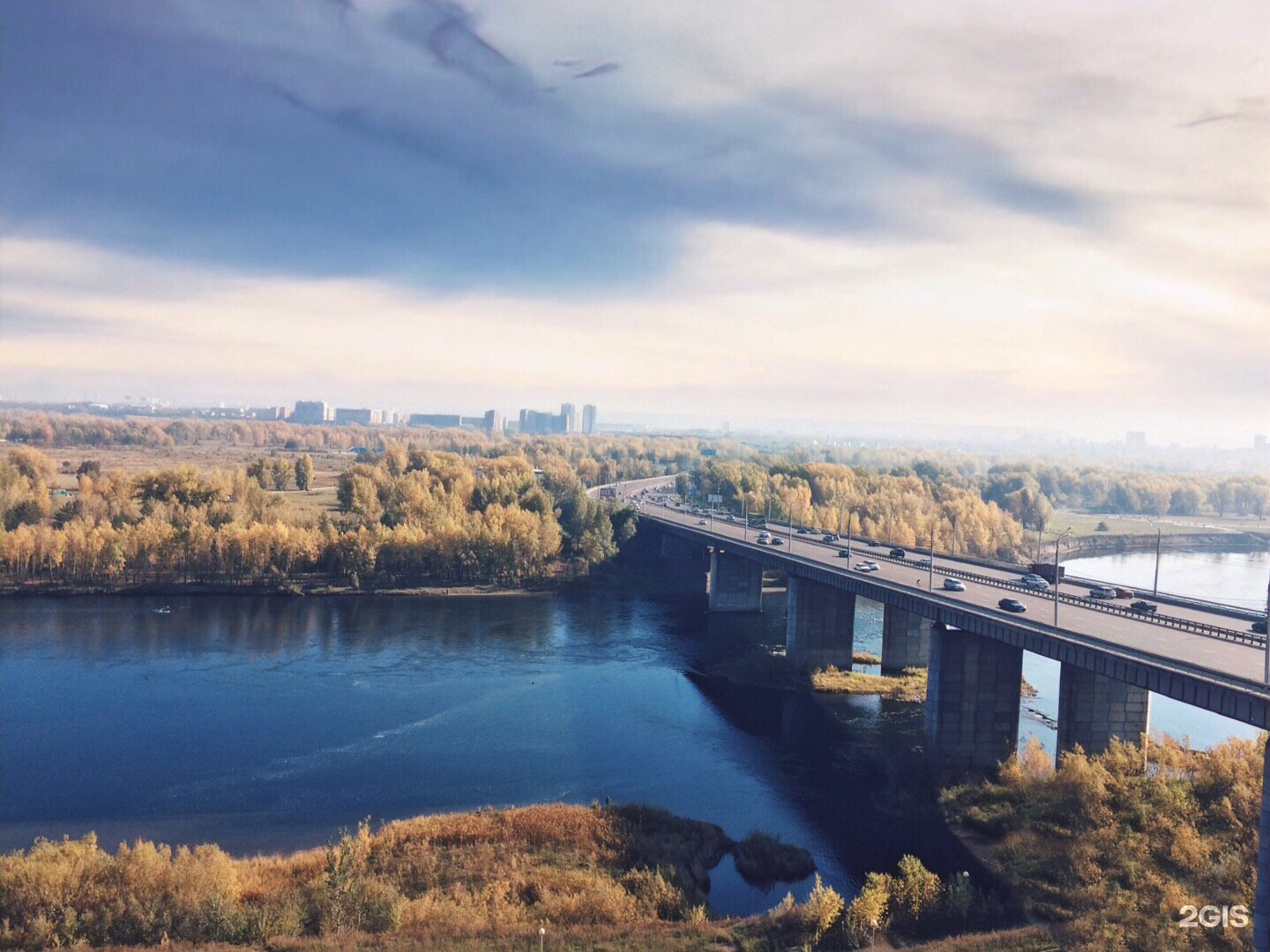 Октябрьском мост. Октябрьский мост Красноярск. Левый берег Красноярска Октябрьский мост. Октябрьский мост Красноярск зимой. Панорама моста Октябрьского Красноярск.