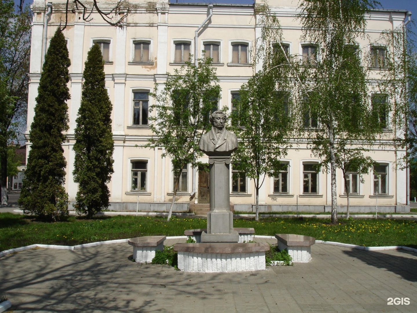 Орел пушкин. Памятник Пушкина в Орле. Памятник Пушкину в Орле. Сквер ОГУ Орел. Бюст Пушкина на Комсомольской в Орле.