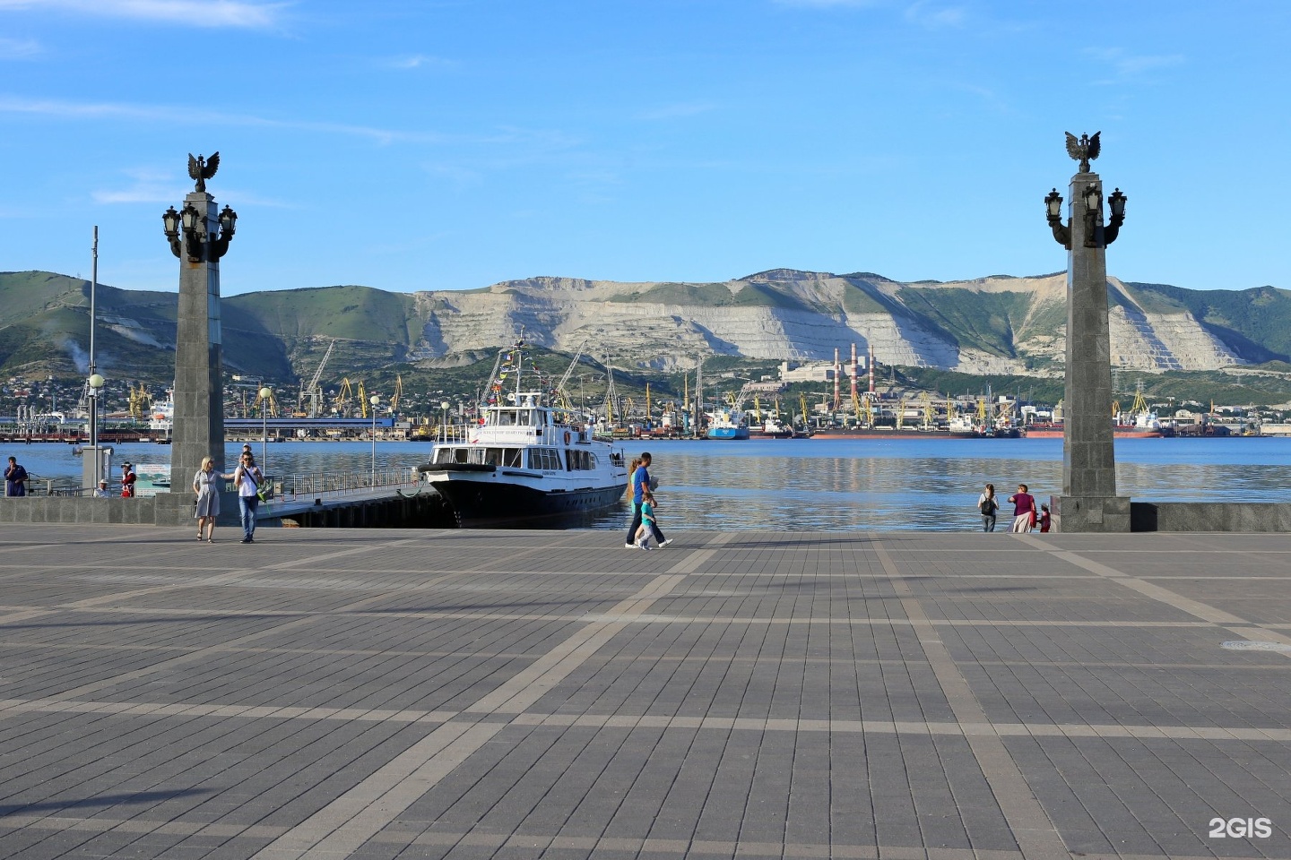 Краснодарский край новороссийск улица. Новороссийск Novorossiysk улицы. Визитная карточка Новороссийска. Города возле Новороссийска. Крутые улицы в Новороссийске.