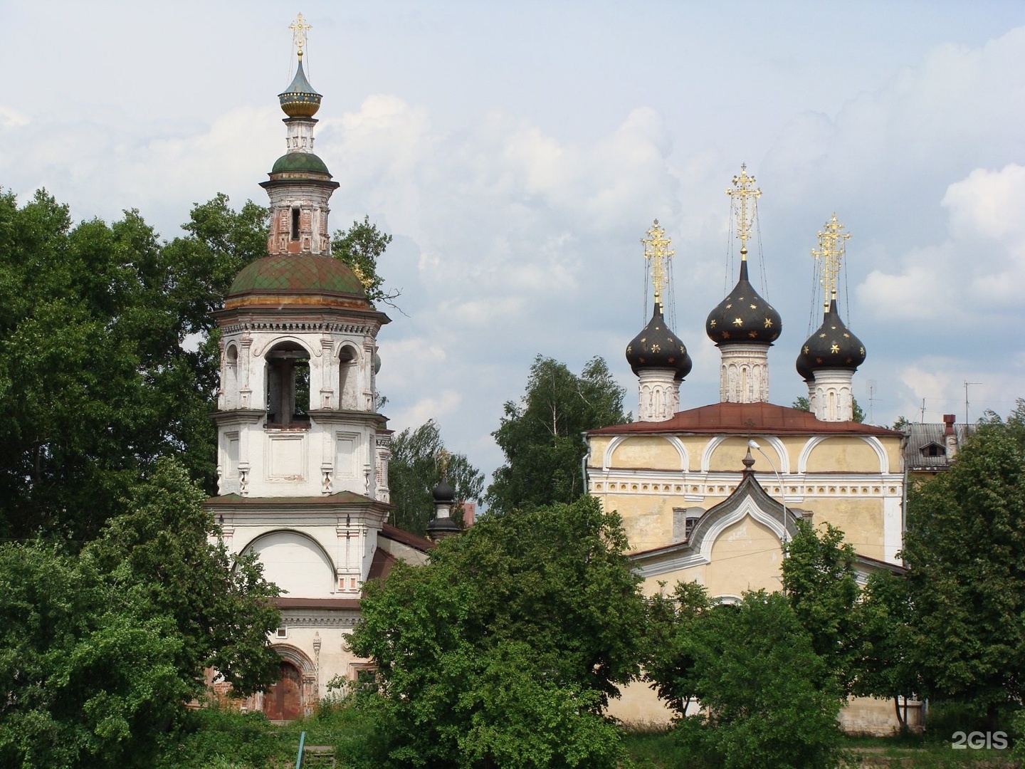 Комплексы храмов. Храм Димитрия Прилуцкого Вологда. Церковь Успения Пресвятой Богородицы Вологда. Дмитрий Прилуцкий Вологда. Церковь Успения Богородицы в Вологде на набережной 6 армии.