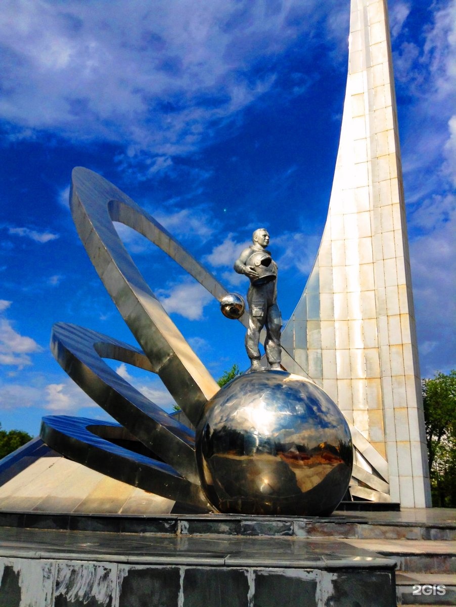 Памятник Гагарина в Караганде