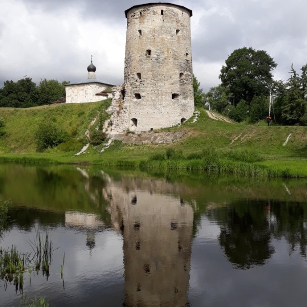 Фото гремячей башни в пскове