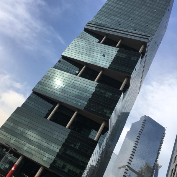 Swiss Tower Dubai. ЦИК-Глош башня Швейцарии.