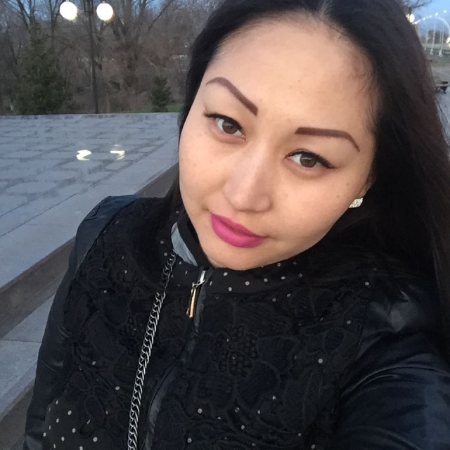 Әйелі күйеуін есекке және аналға онлайн режимінде алдайды