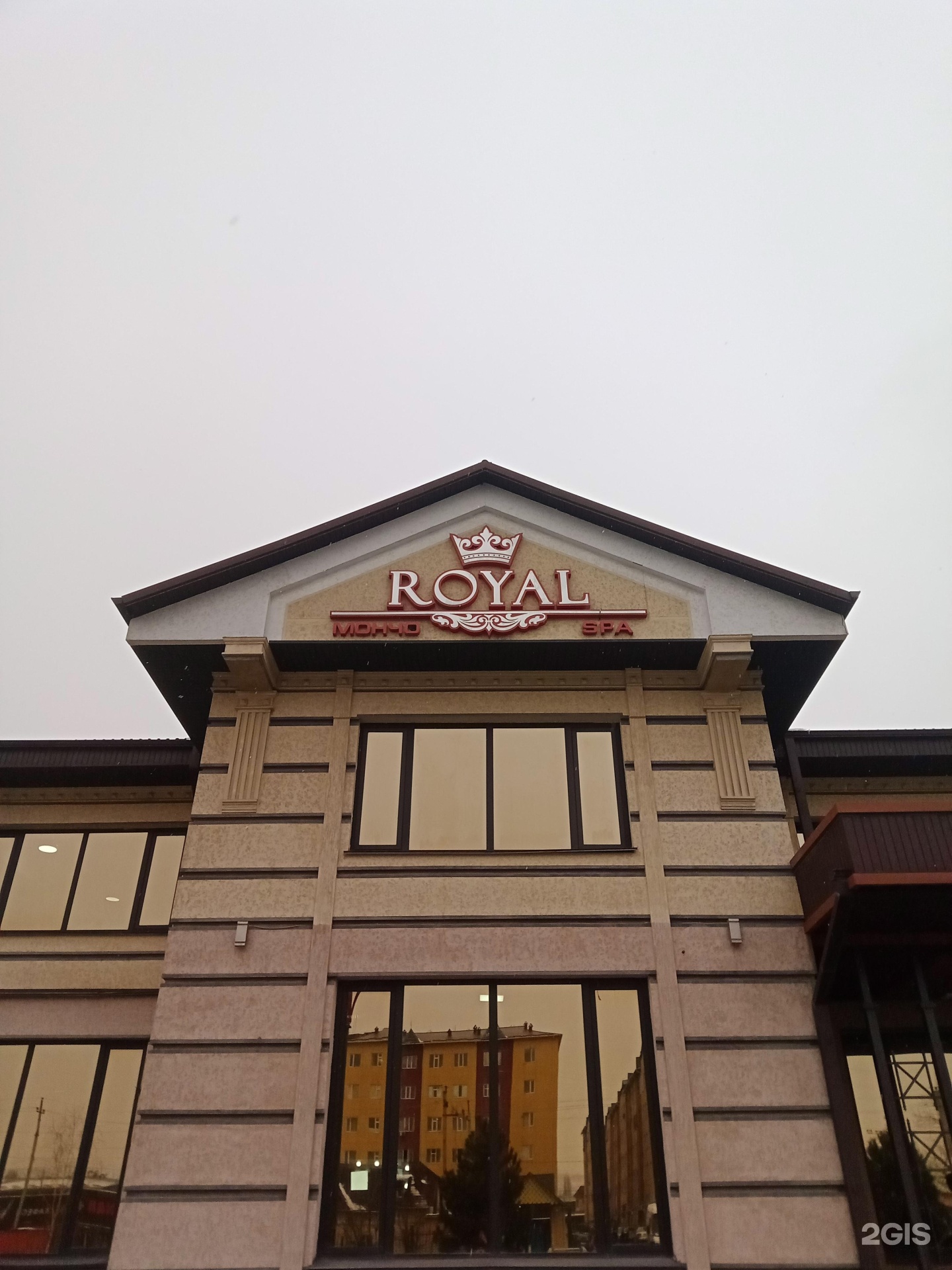 Үлкен кеуделері мен бөкселері бар үлкен қисық әйелдердің фотосуреттері