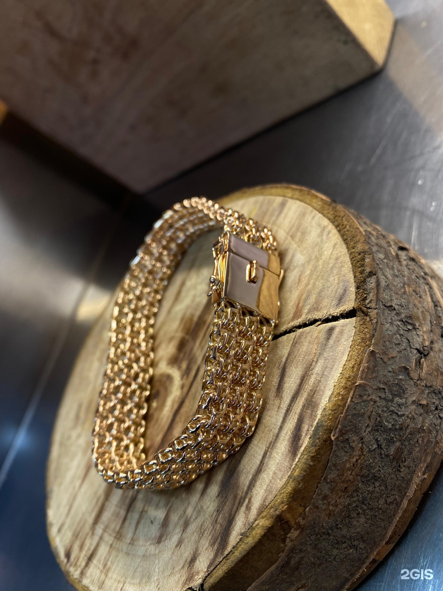 Nar_jeweler