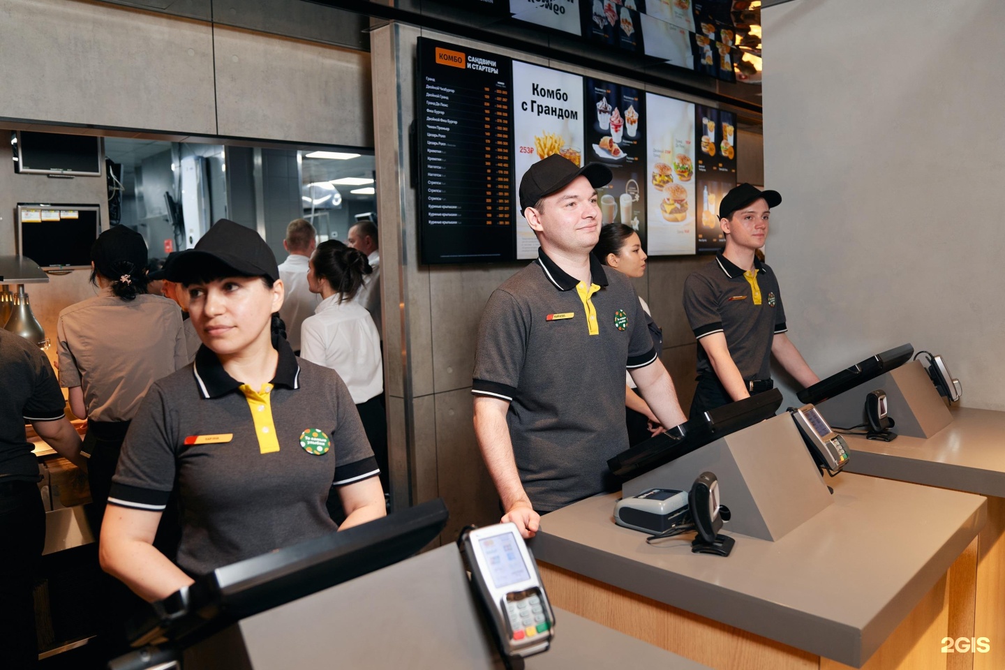 Mcdonalds в Набережных Челнах на карте: ☎ телефоны, ☆ отзывы — 2ГИС