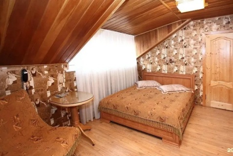 Артем: Отель Монро