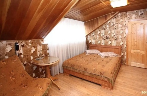 Артем: Отель Монро