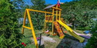 Ольгинка: Гостевой дом Кедр