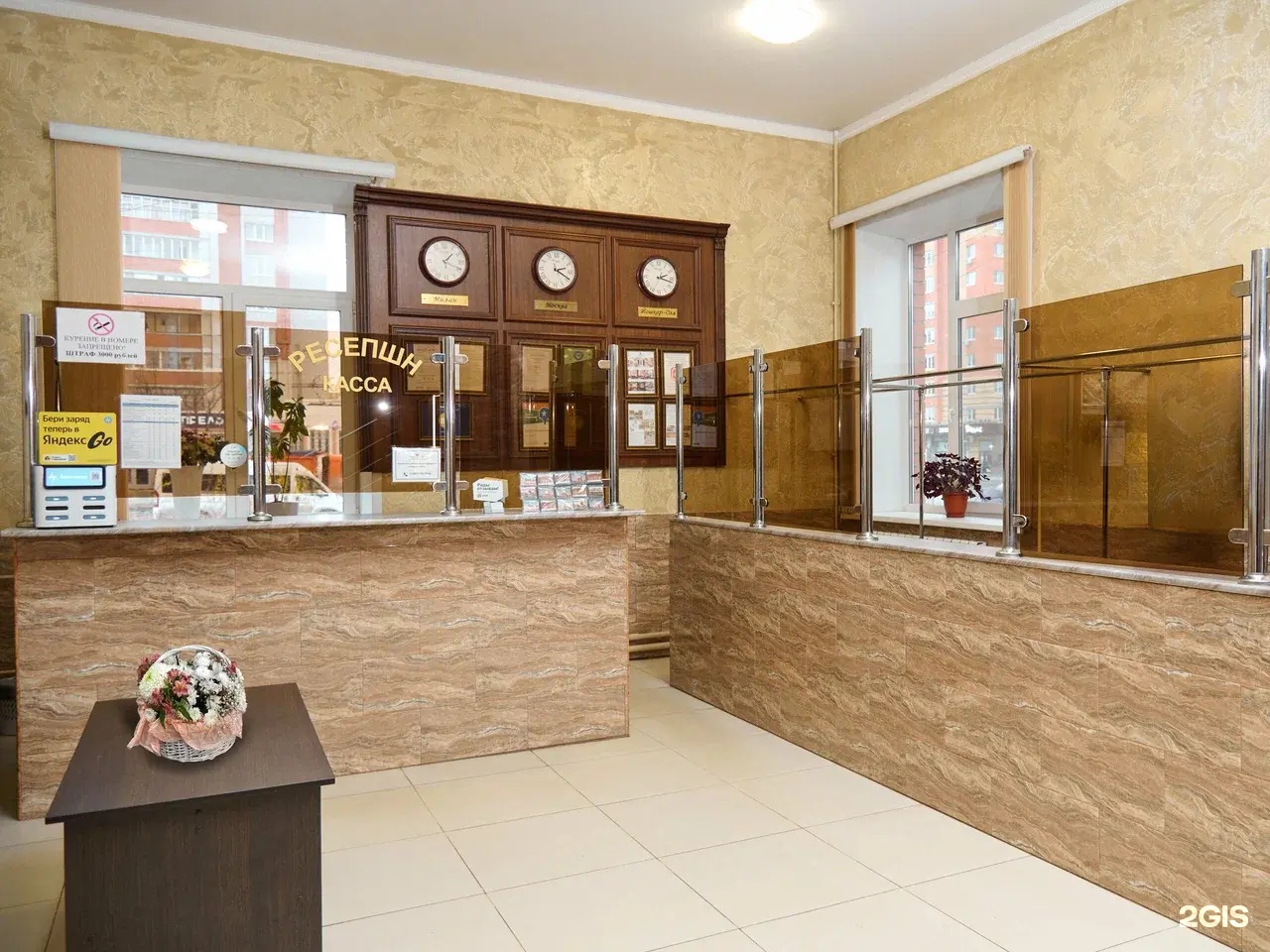 Отель Корона