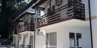 Архипо-Осиповка: Гостевой дом Рандеву у реки