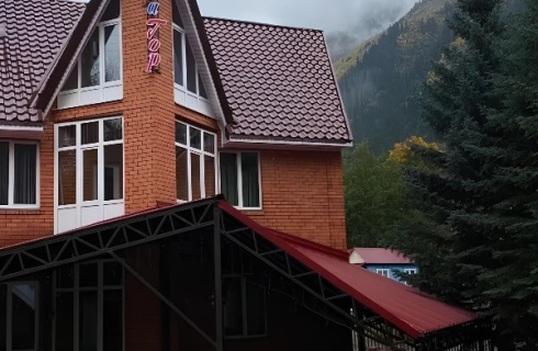 кп. Домбай: Гостевой дом Аура гор