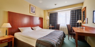 Москва: Отель Marins Park Hotel Москва Пражская