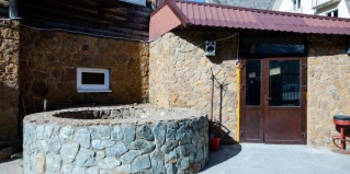 Домбай: Гостевой дом Лесная Сказка