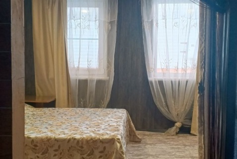 Белокуриха: Коттедж Под елкой