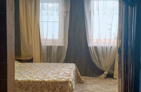 Белокуриха: Коттедж Под елкой