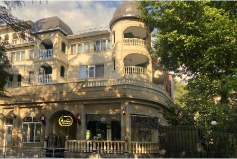 Хоста: Отель Золотой лотос